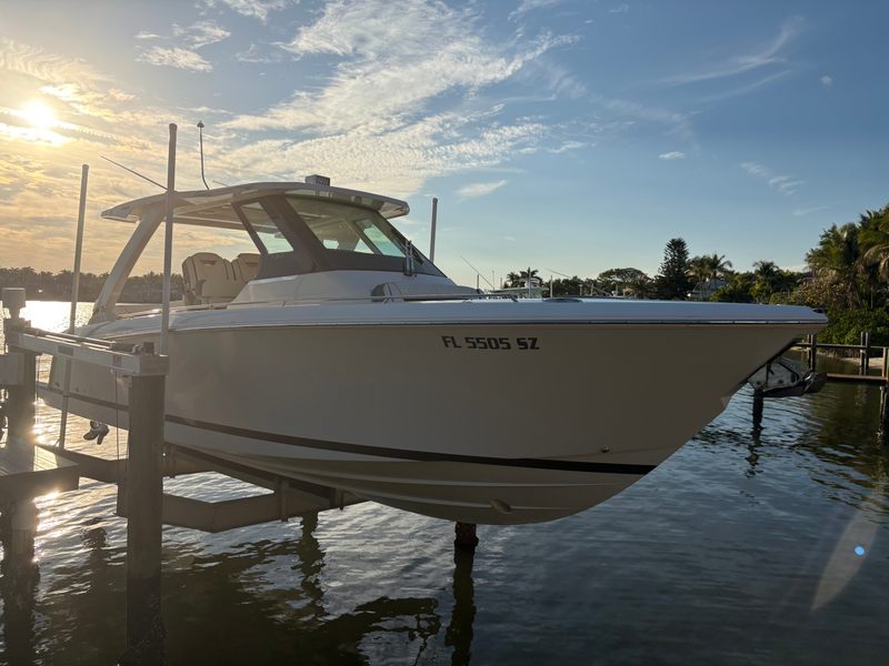 2021 Tiara Yachts 34 LS